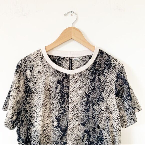 W118 by Walter‎ Baker Florentine Grey Black Snakeskin Pocket Blouse - Picture 8 of 8